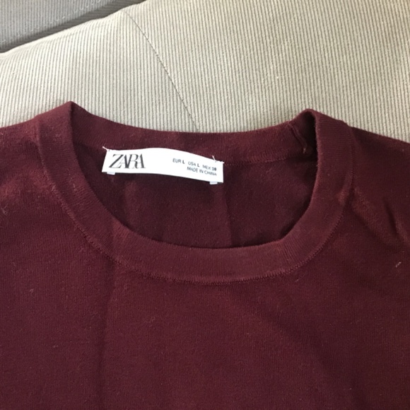 Zara Burgandy pullover with decorative sleeve buttons size M - Picture 2 of 3